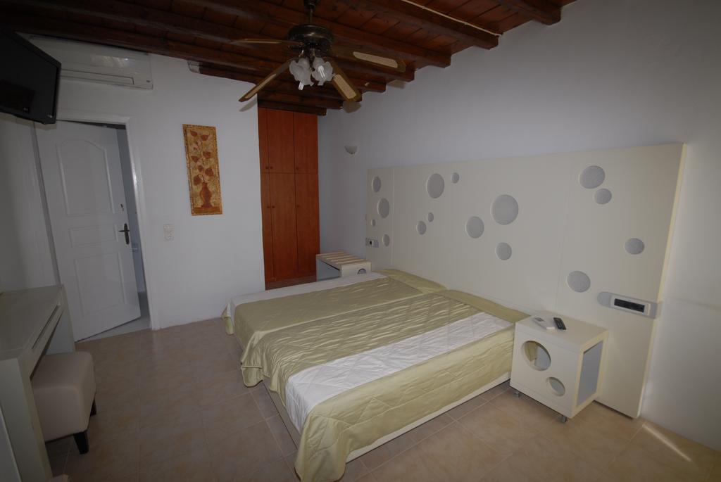 Adonis Rooms Playa Playa Kalo Livadi Exterior foto